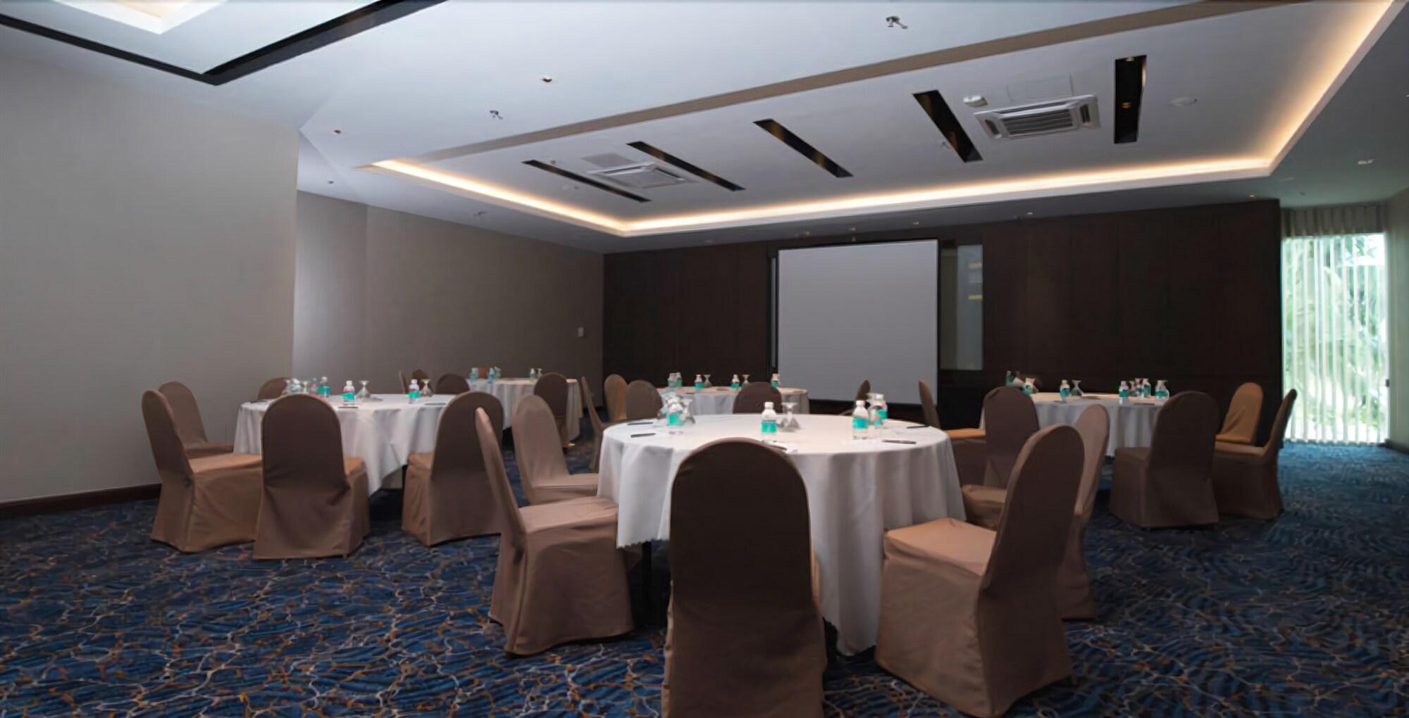 Astana Wing - Riverside Majestic Hotel Kuching Buitenkant foto