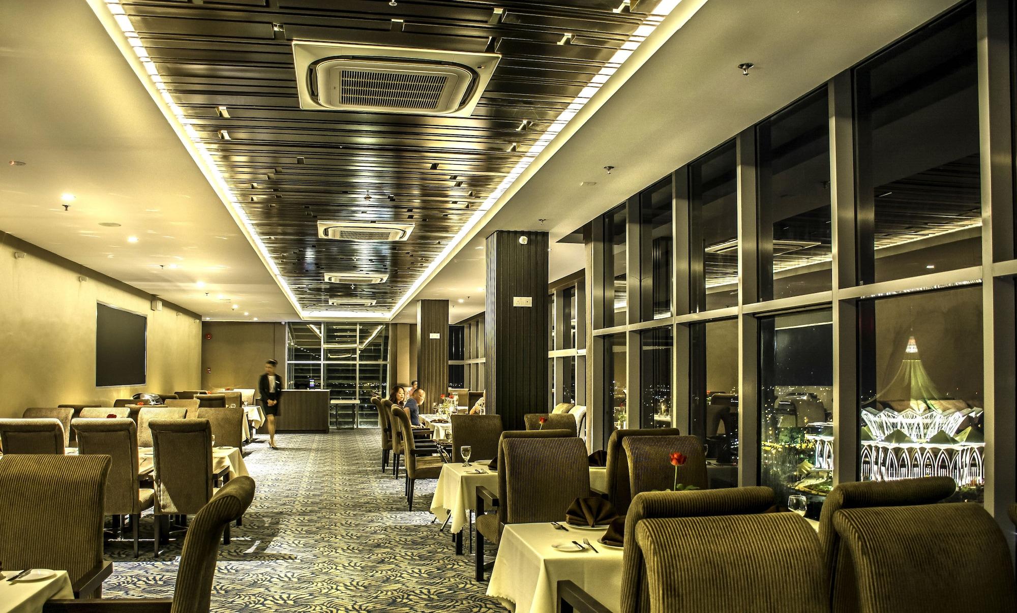 Astana Wing - Riverside Majestic Hotel Kuching Buitenkant foto