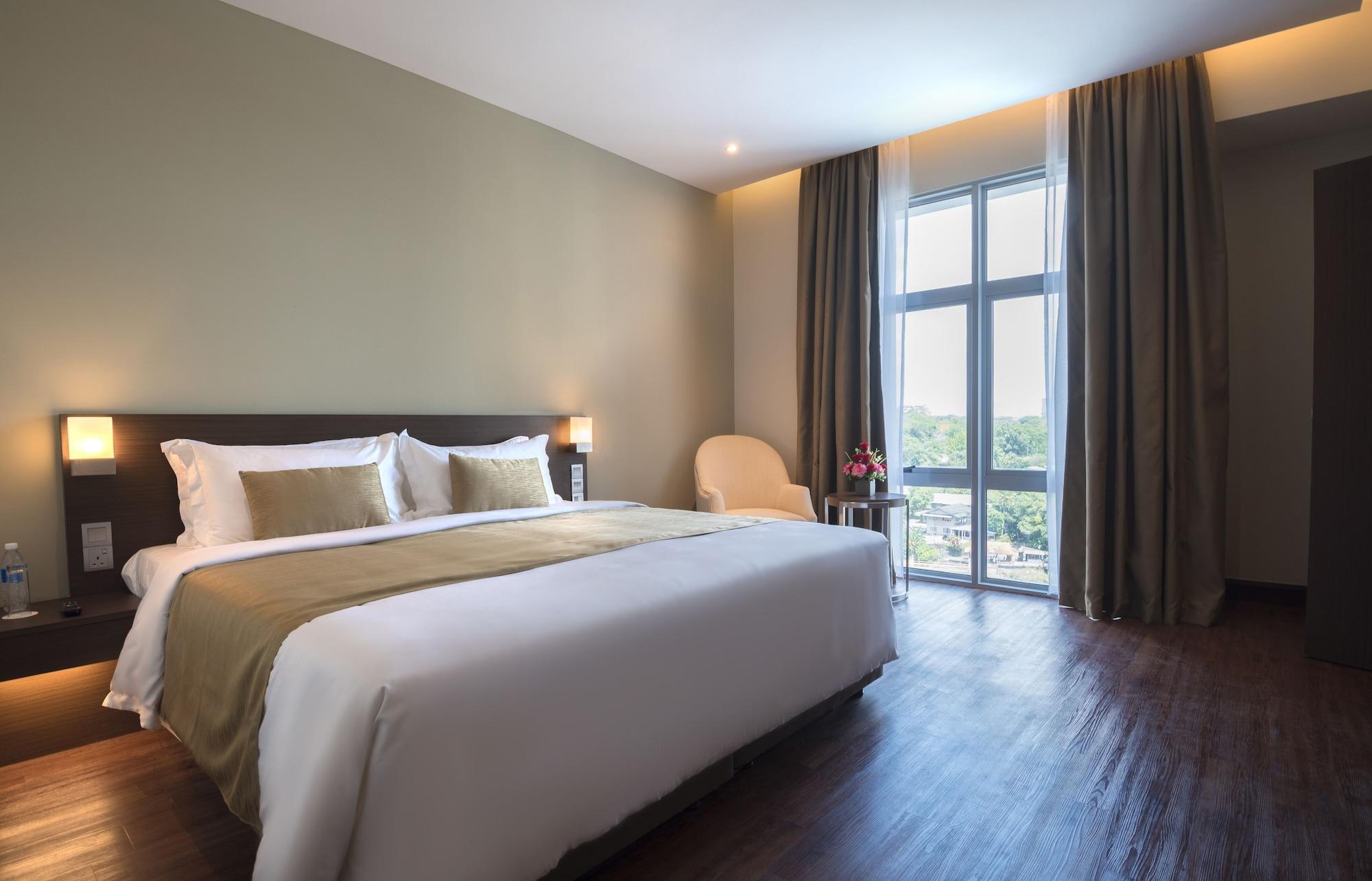 Astana Wing - Riverside Majestic Hotel Kuching Buitenkant foto