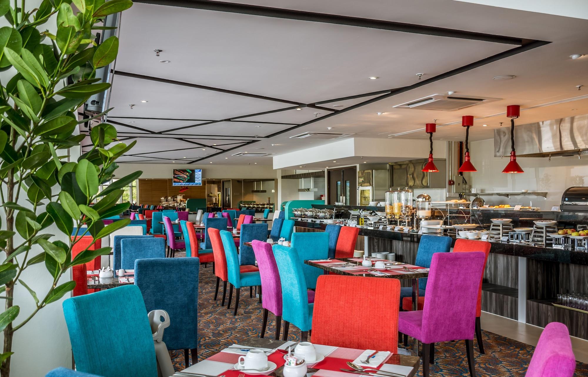 Astana Wing - Riverside Majestic Hotel Kuching Buitenkant foto
