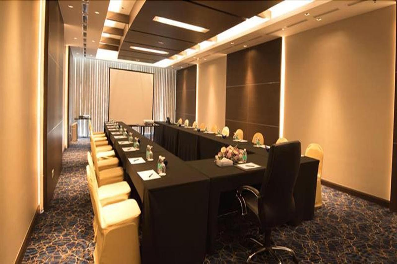 Astana Wing - Riverside Majestic Hotel Kuching Buitenkant foto