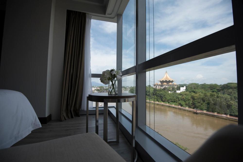 Astana Wing - Riverside Majestic Hotel Kuching Buitenkant foto