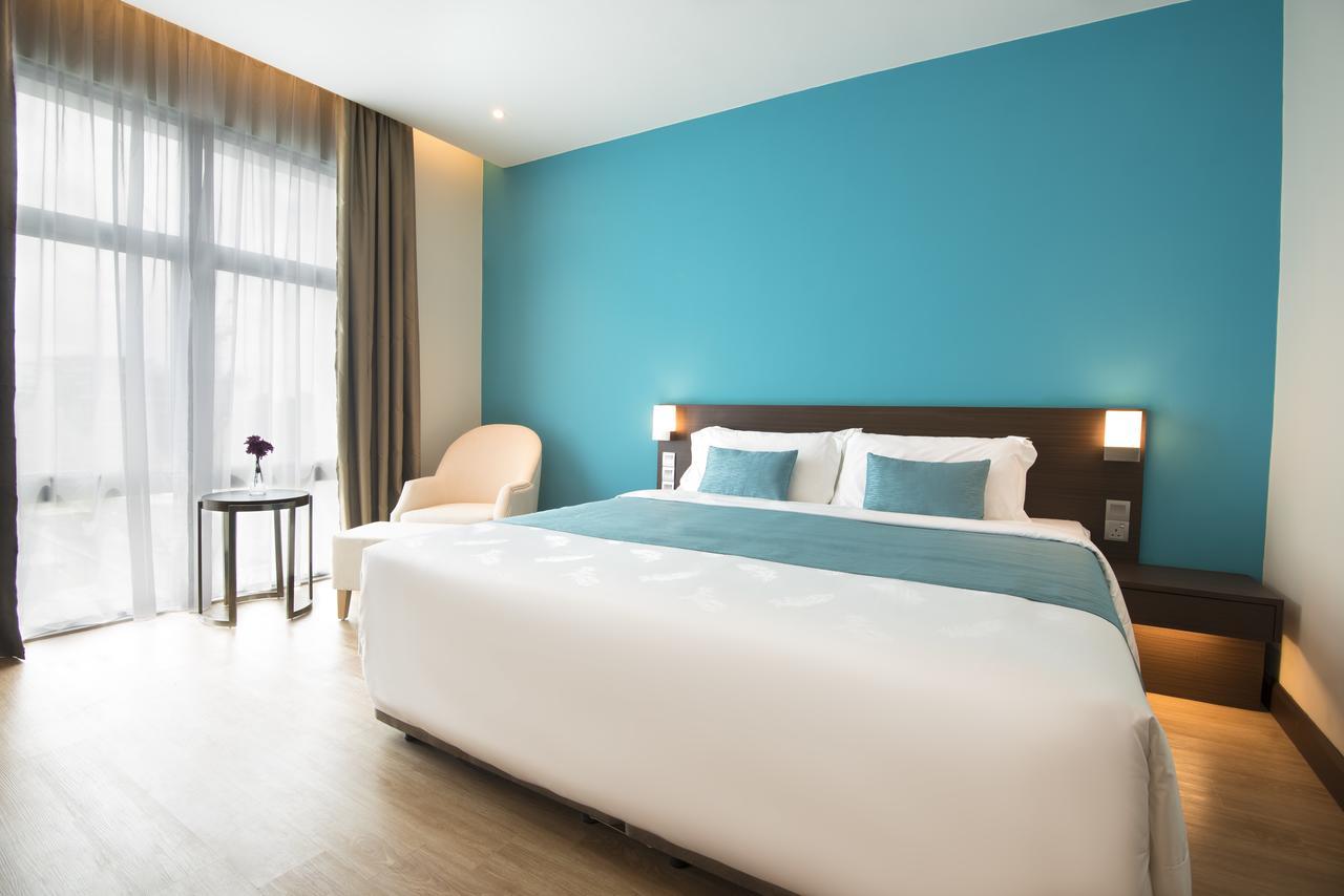 Astana Wing - Riverside Majestic Hotel Kuching Buitenkant foto