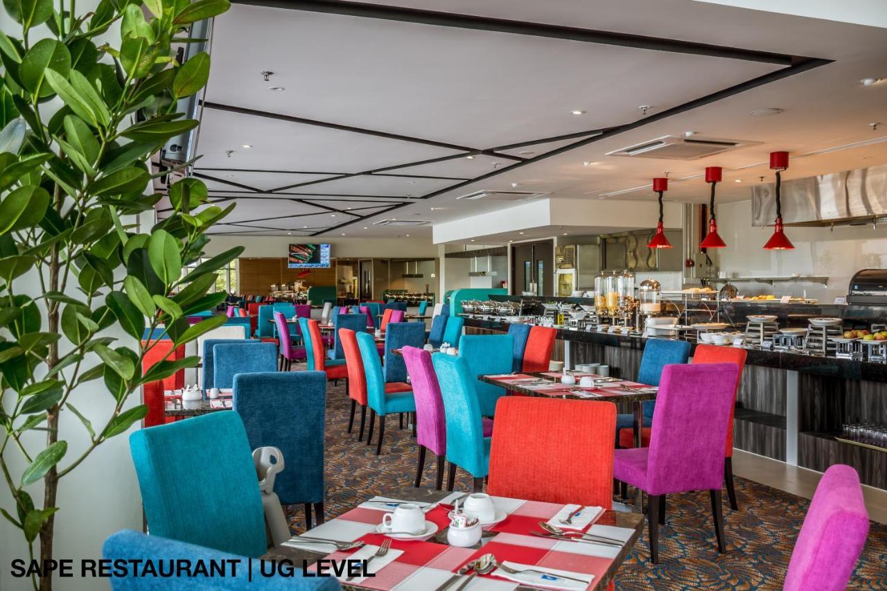 Astana Wing - Riverside Majestic Hotel Kuching Buitenkant foto