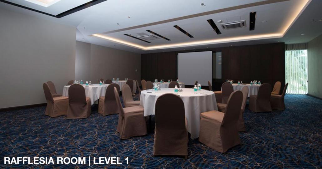 Astana Wing - Riverside Majestic Hotel Kuching Buitenkant foto